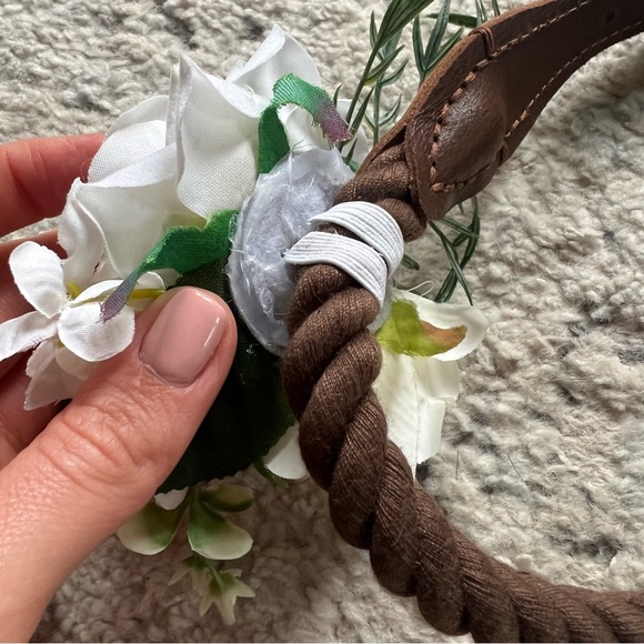 Leather & Rope Dog Collar with Flowers and Leash - Wedding Engagement Photoshoot - Picture 4 of 6